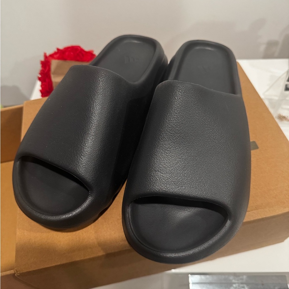 Adidas Yeezy Slide in Black
